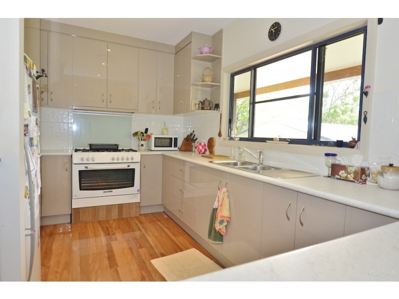 514 Davies Road, Captain Creek QLD 4677