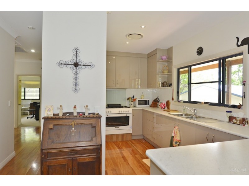 514 Davies Road, Captain Creek QLD 4677
