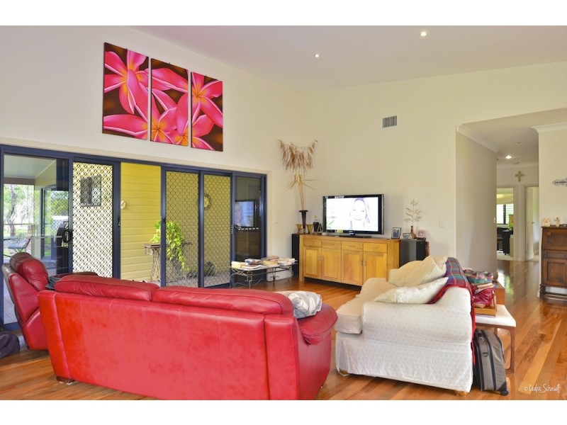 514 Davies Road, Captain Creek QLD 4677