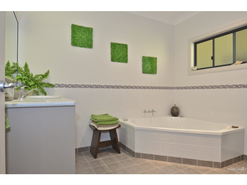 514 Davies Road, Captain Creek QLD 4677