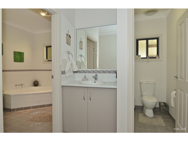 514 Davies Road, Captain Creek QLD 4677