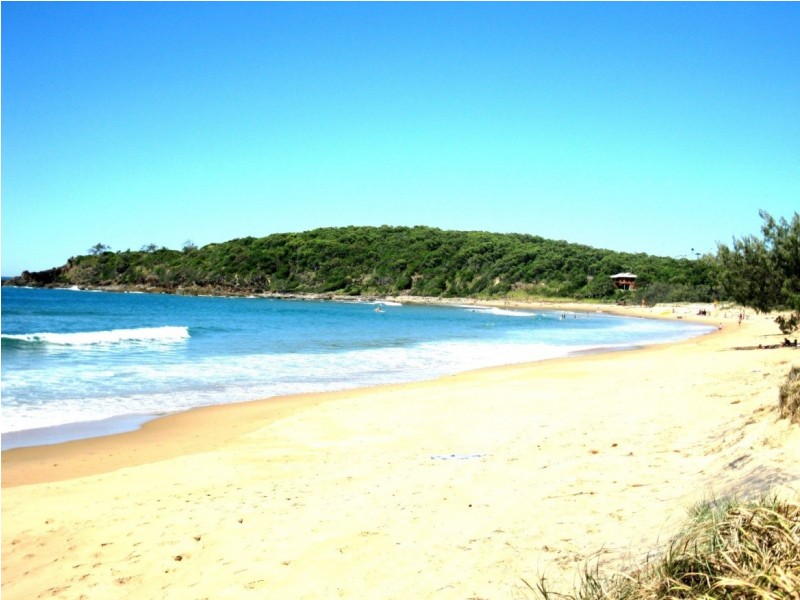 40 Ocean Beach Dr, Agnes Water QLD 4677