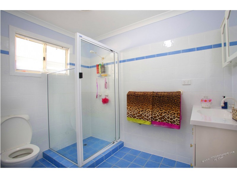 990 Round Hill Road, Captain Creek QLD 4677