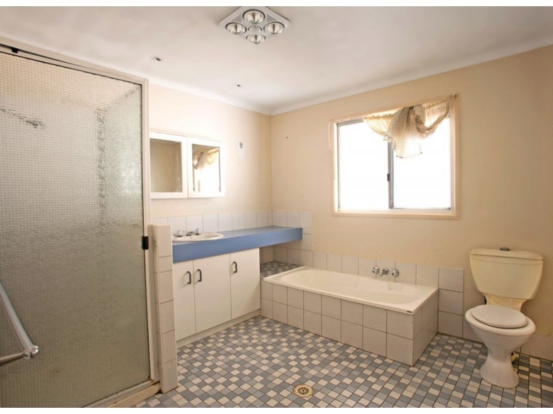 456 Clarke Road, Lowmead QLD 4676