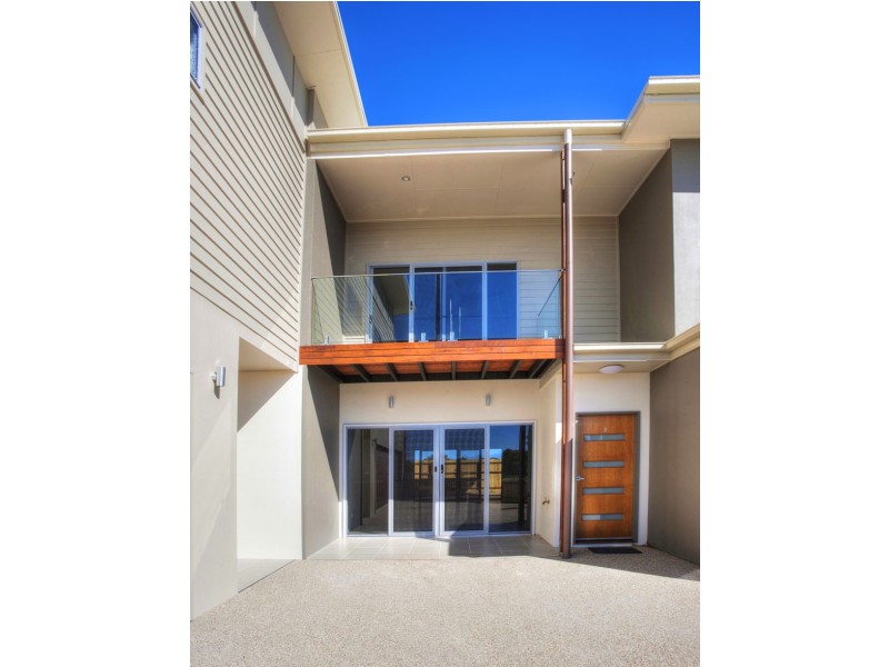 2/1 The Promenade, Agnes Water QLD 4677