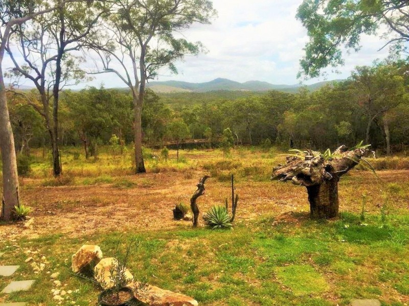 412 Bootmaker Drive, Round Hill QLD 4677