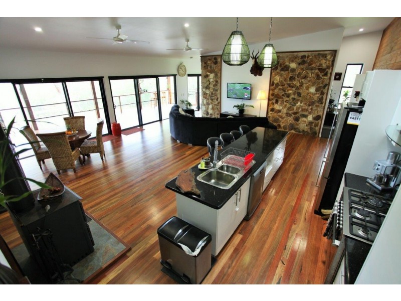 412 Bootmaker Drive, Round Hill QLD 4677