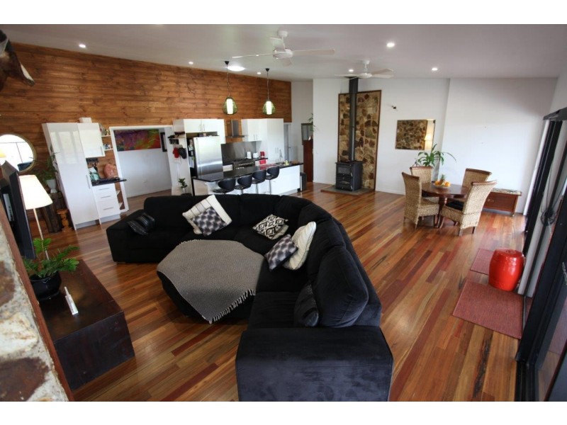 412 Bootmaker Drive, Round Hill QLD 4677