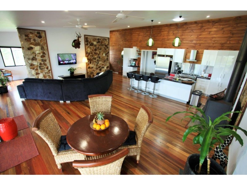 412 Bootmaker Drive, Round Hill QLD 4677