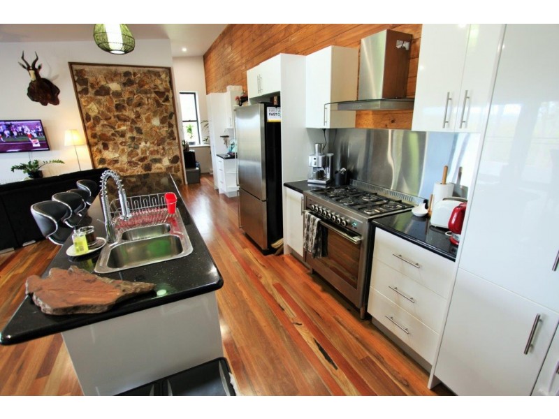 412 Bootmaker Drive, Round Hill QLD 4677