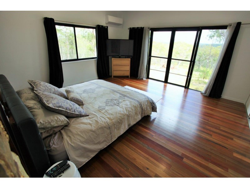 412 Bootmaker Drive, Round Hill QLD 4677