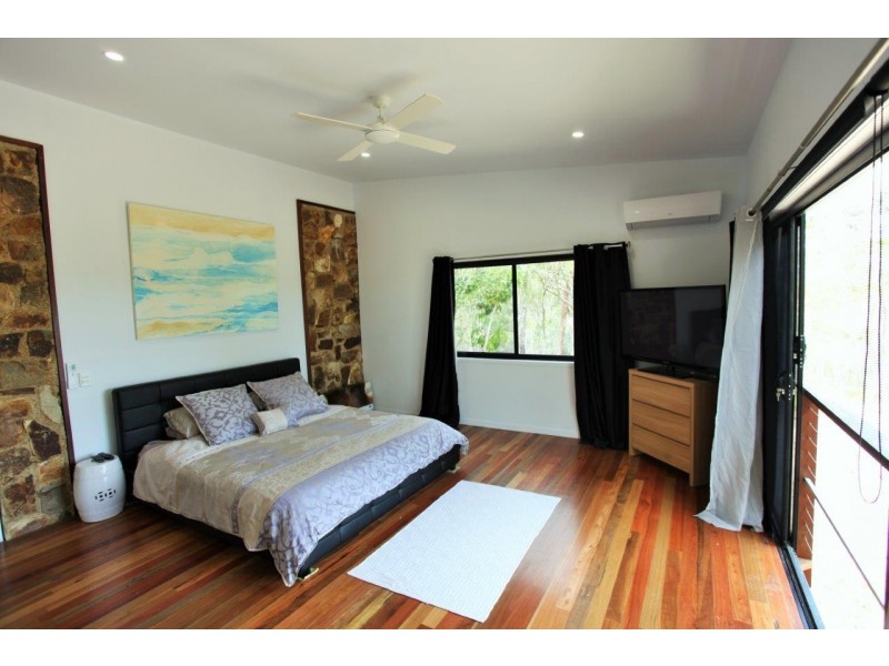 412 Bootmaker Drive, Round Hill QLD 4677