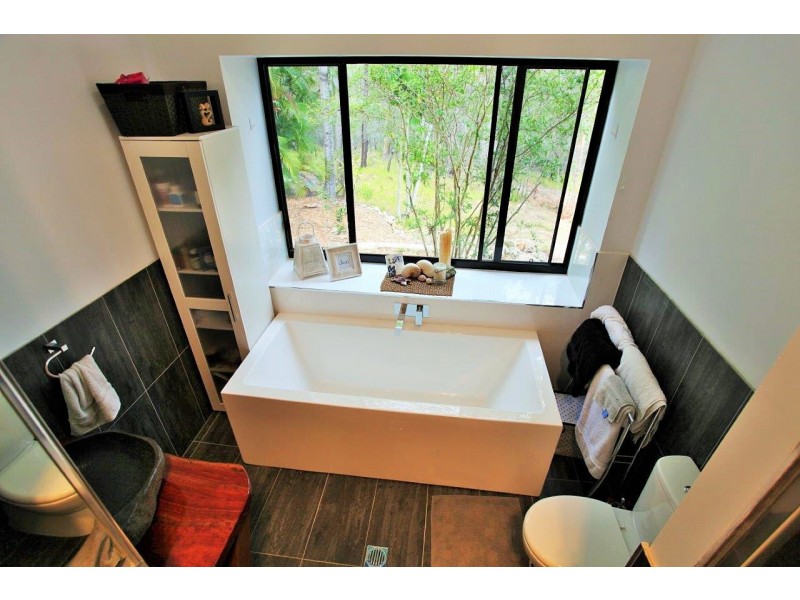 412 Bootmaker Drive, Round Hill QLD 4677