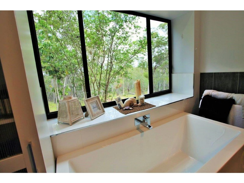 412 Bootmaker Drive, Round Hill QLD 4677