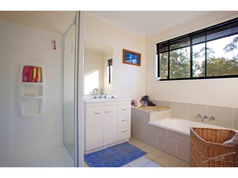 880 Murphy Road, Captain Creek QLD 4677