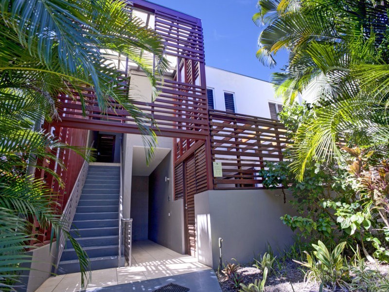 13/4 Ocean Beach Drive, Agnes Water QLD 4677