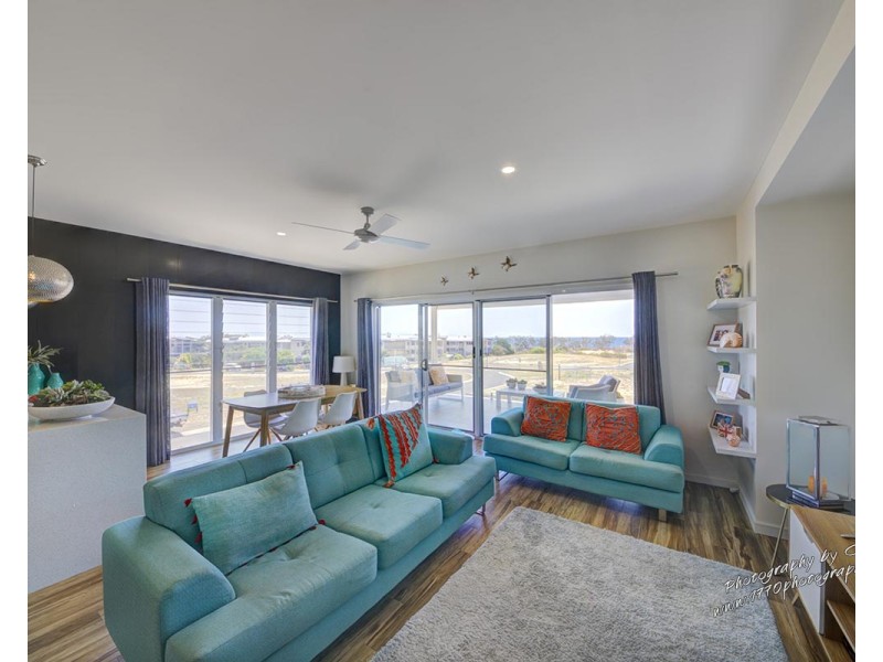 1/21 Beaches Village Circuit, Agnes Water QLD 4677