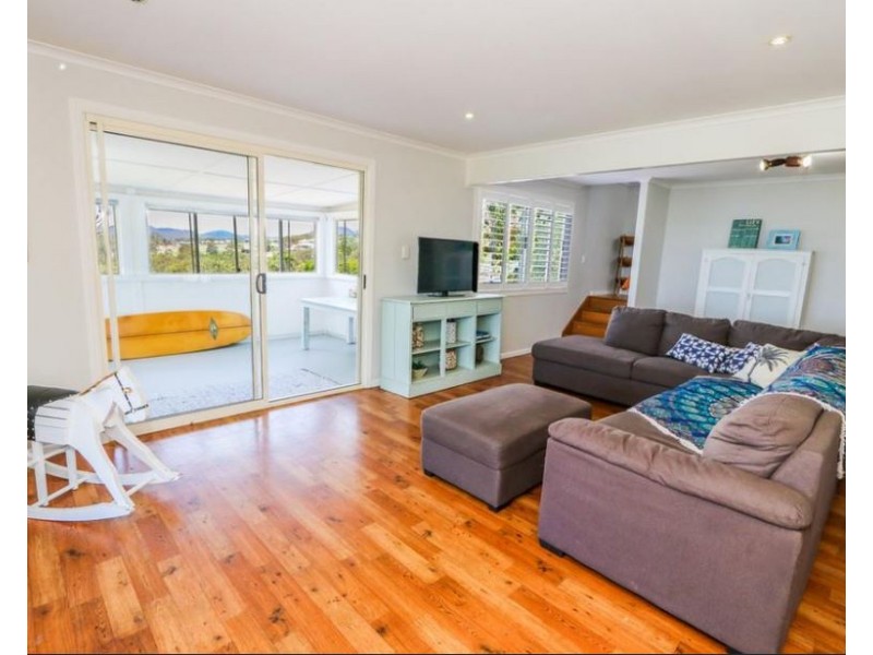 13 WOODROW DR, Agnes Water QLD 4677