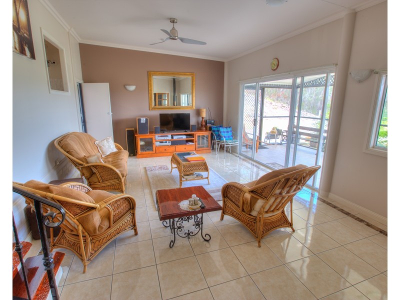 44 BUNKER RD, Round Hill QLD 4677