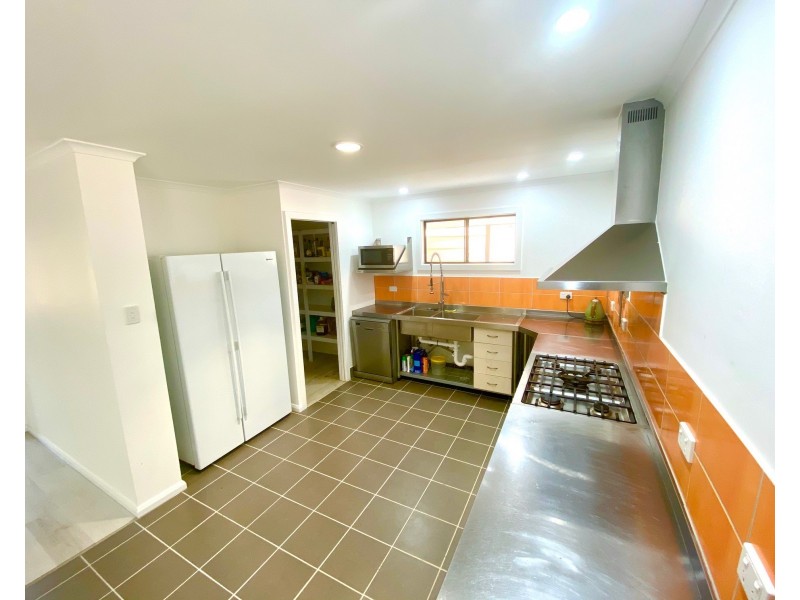 825 Round Hill Road, Captain Creek QLD 4677