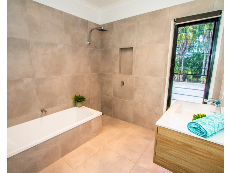 5 Beach Houses Estate Road, Agnes Water QLD 4677