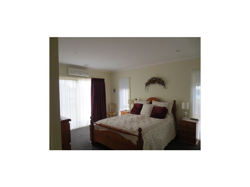 5 Elvin Drive, Kinglake VIC 3763