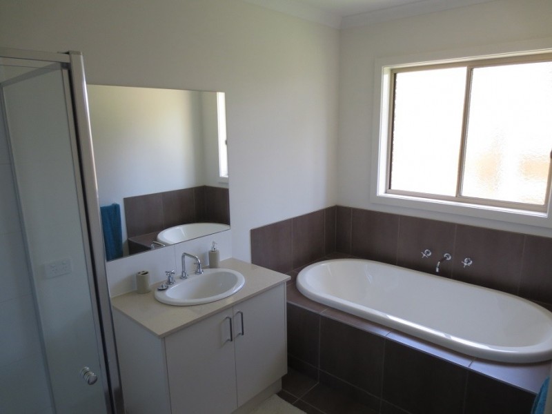 2 Mervyn street, Kinglake VIC 3763