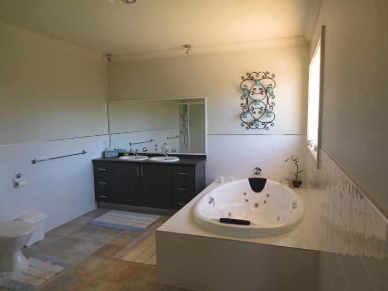 4 Grenfell Close, Hidden Valley VIC 3756