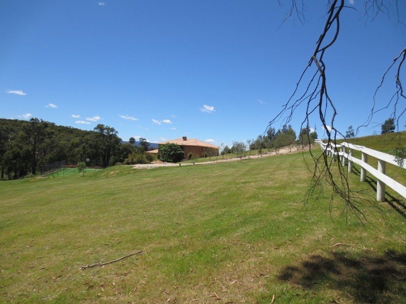 4 Grenfell Close, Hidden Valley VIC 3756