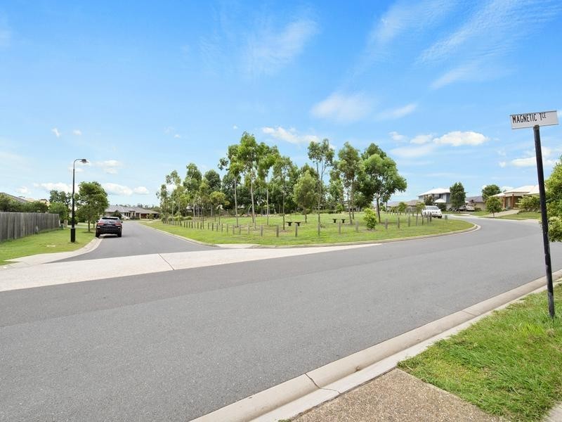 15 Magnetic Terrace, North Lakes QLD 4509