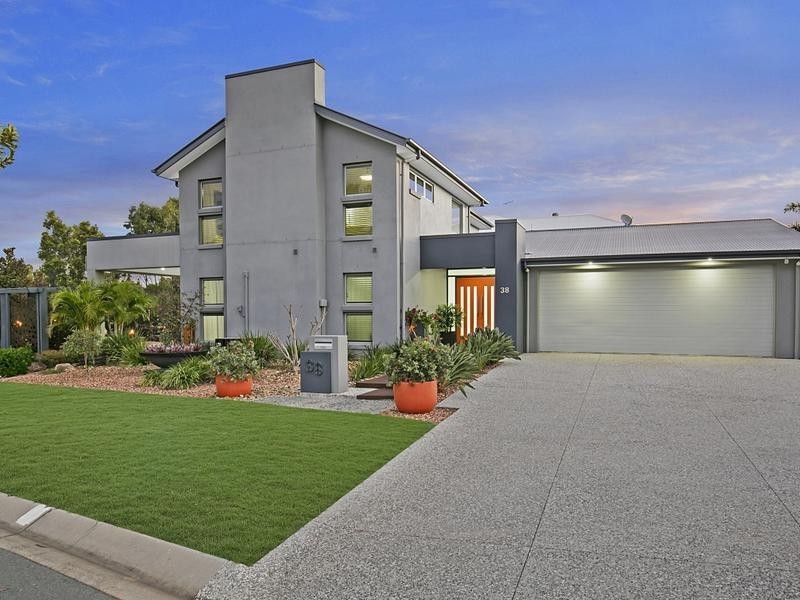 38 Nicklaus Parade, North Lakes QLD 4509