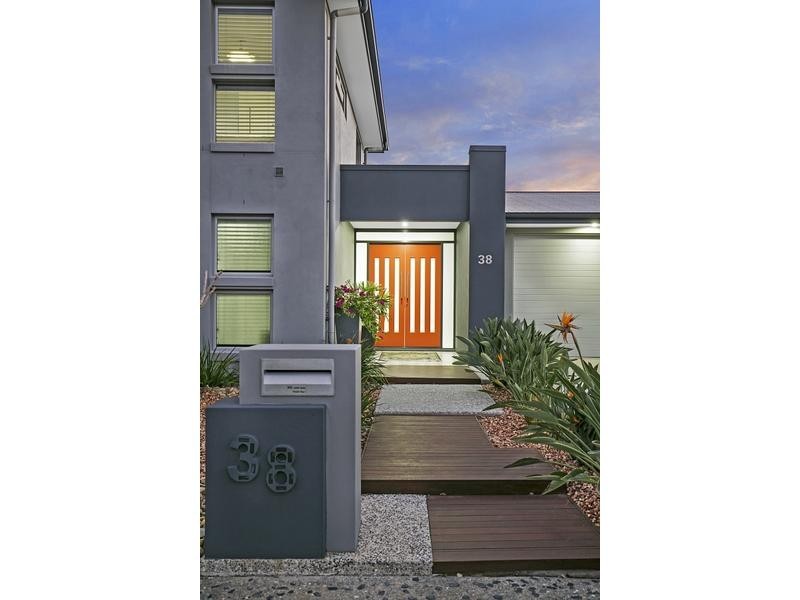 38 Nicklaus Parade, North Lakes QLD 4509