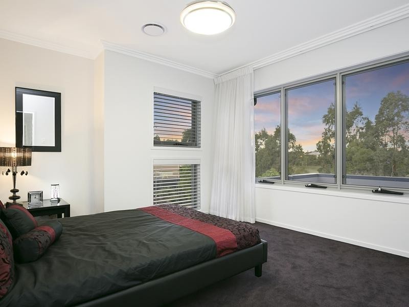 38 Nicklaus Parade, North Lakes QLD 4509