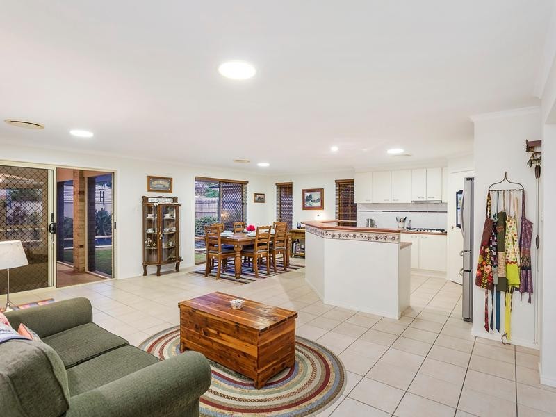 19 Vibrant Court, Dakabin QLD 4503