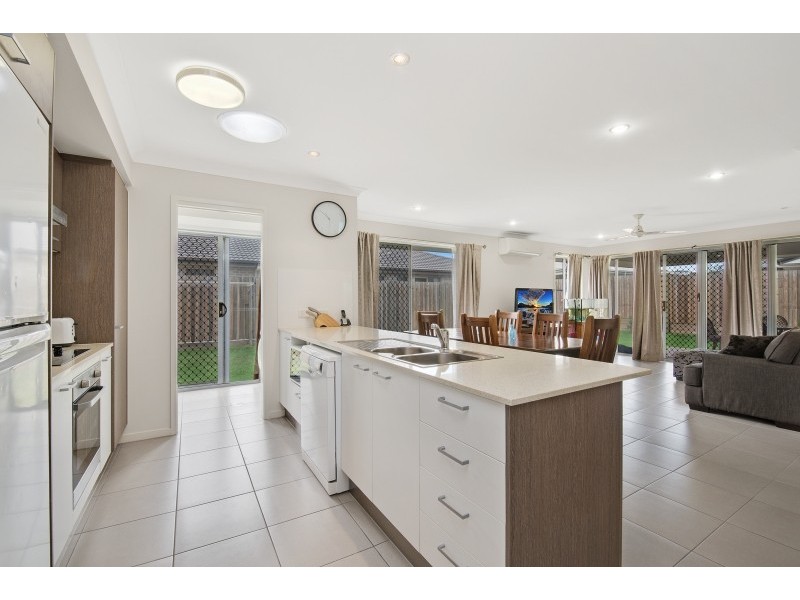 16 Fodora Place, Burpengary QLD 4505