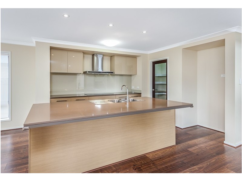 8 Wallarah Parade, North Lakes QLD 4509