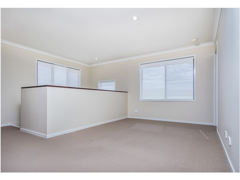 8 Wallarah Parade, North Lakes QLD 4509