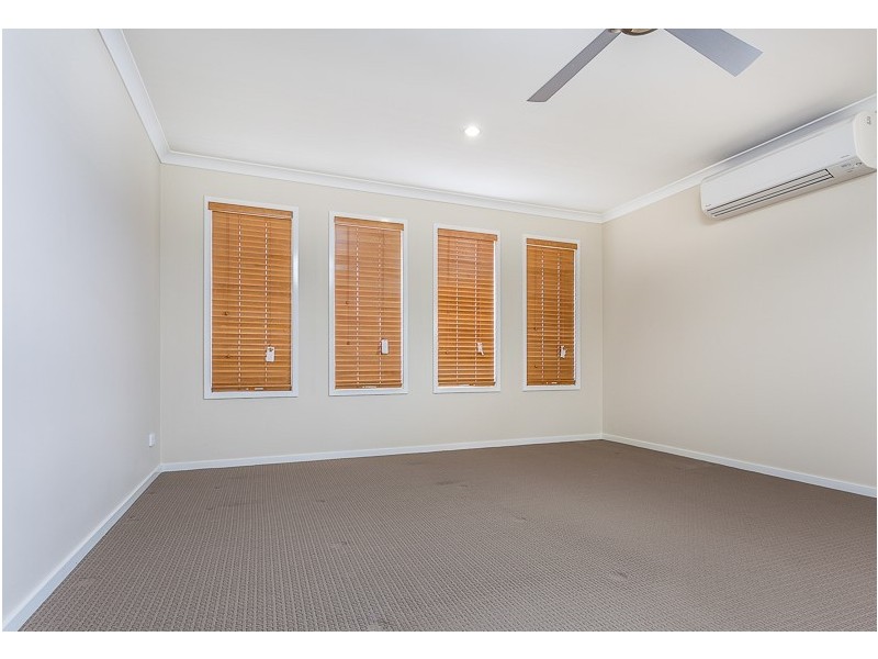 8 Wallarah Parade, North Lakes QLD 4509