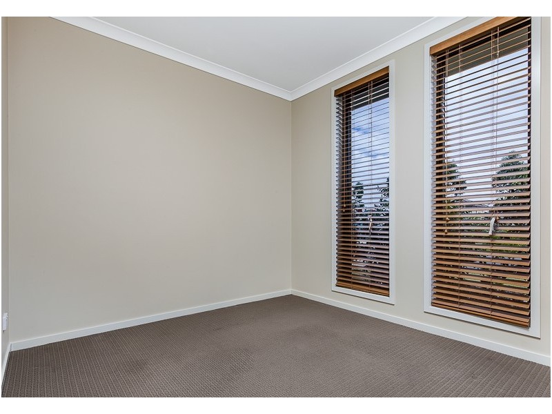 8 Wallarah Parade, North Lakes QLD 4509