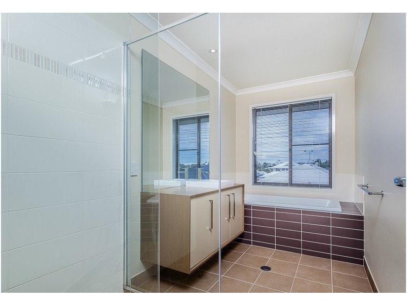 8 Wallarah Parade, North Lakes QLD 4509