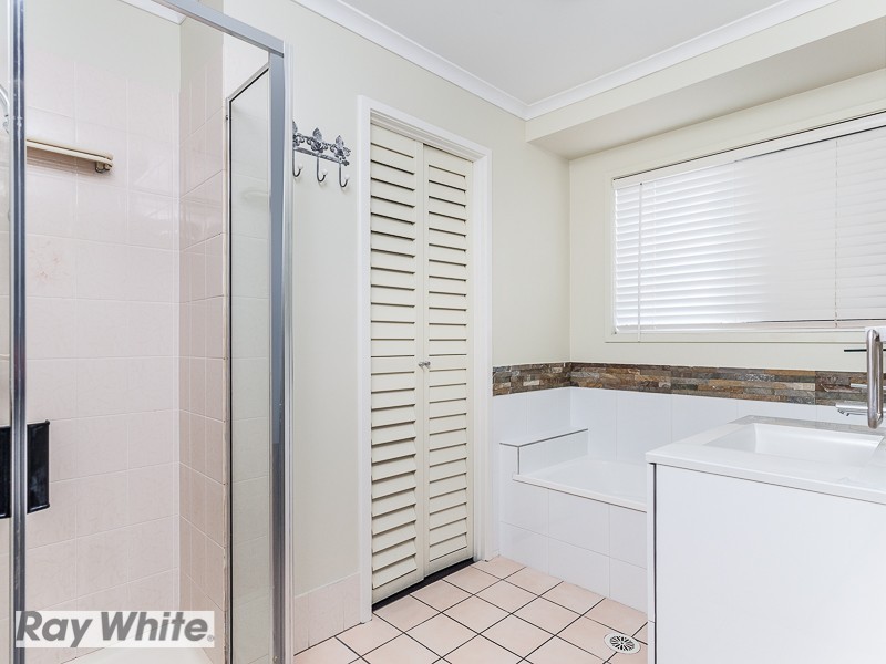 6 Linthaven Drive, Rothwell QLD 4022