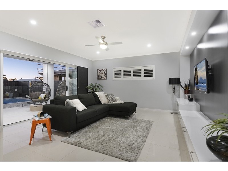 17 Woodward Crescent, North Lakes QLD 4509