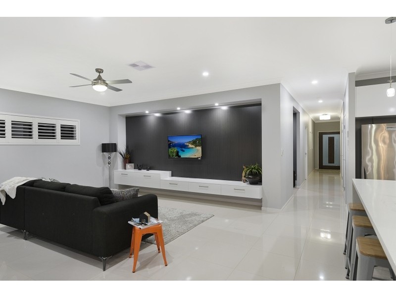 17 Woodward Crescent, North Lakes QLD 4509