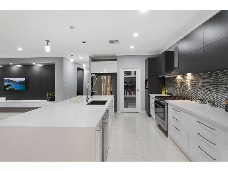 17 Woodward Crescent, North Lakes QLD 4509