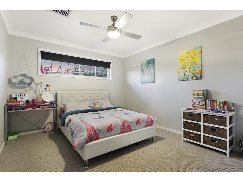 17 Woodward Crescent, North Lakes QLD 4509