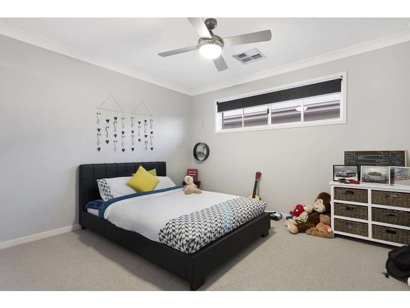 17 Woodward Crescent, North Lakes QLD 4509