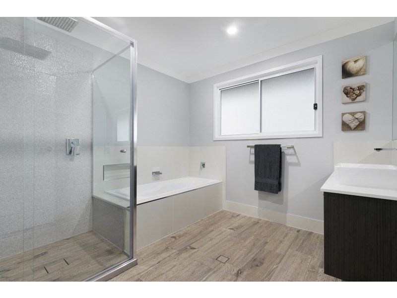 17 Woodward Crescent, North Lakes QLD 4509