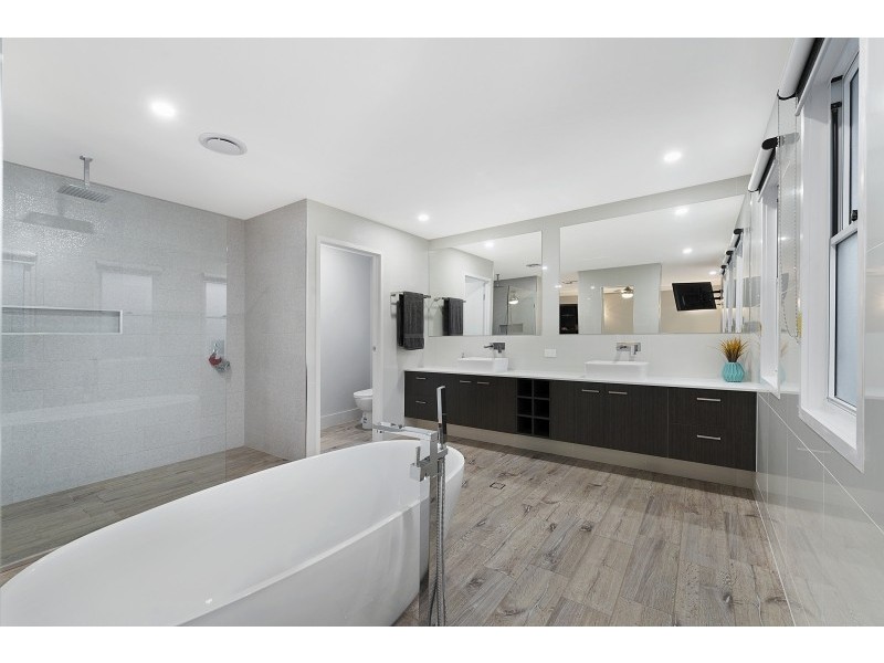 17 Woodward Crescent, North Lakes QLD 4509