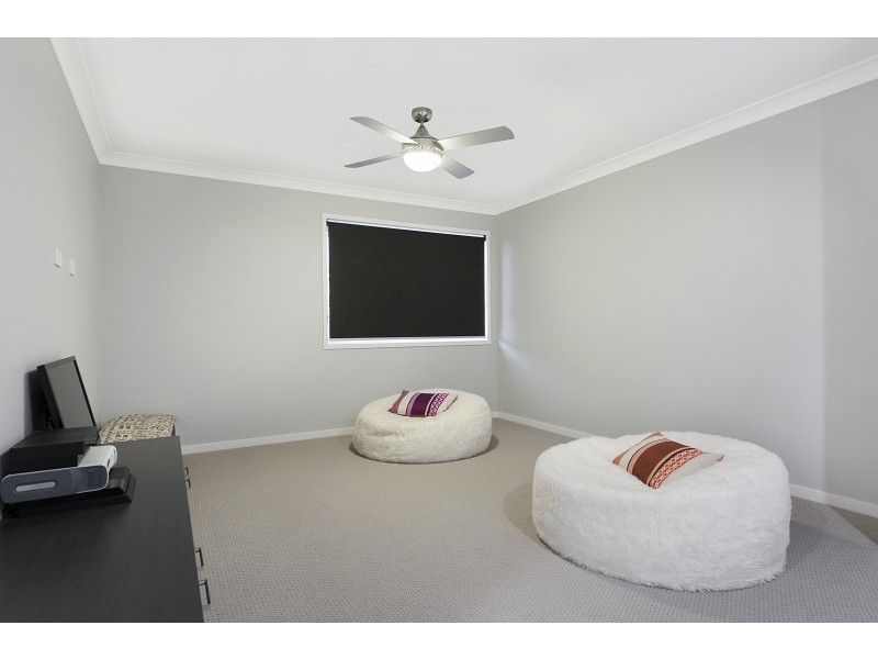 17 Woodward Crescent, North Lakes QLD 4509