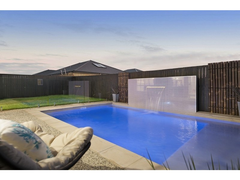 17 Woodward Crescent, North Lakes QLD 4509